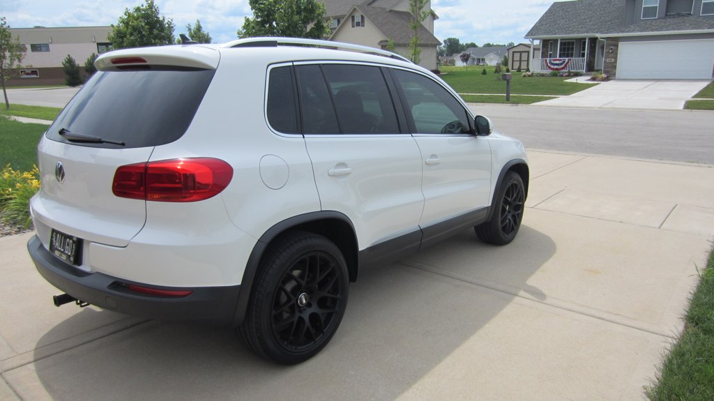 2012 Volkswagen Tiguan photo