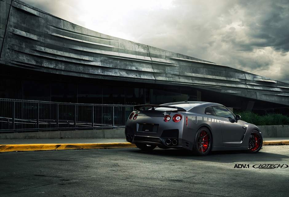 2015 Nissan GT-R photo