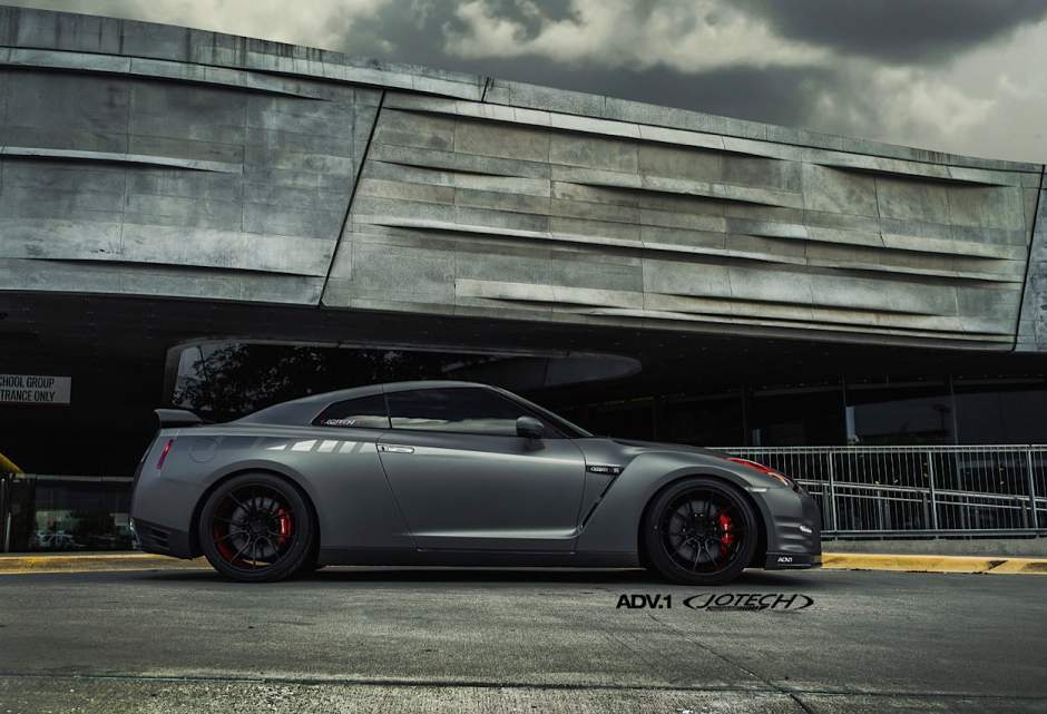 2015 Nissan GT-R photo