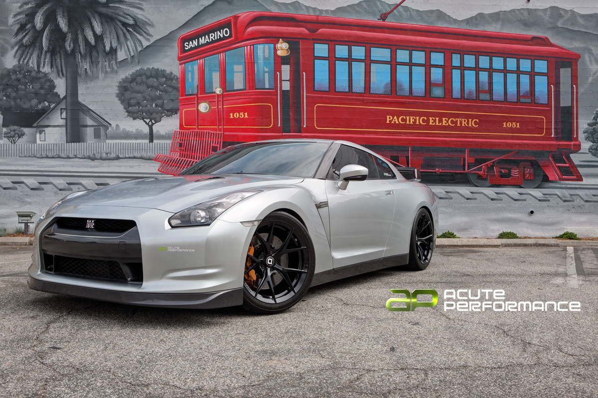 2013 Nissan GT-R photo