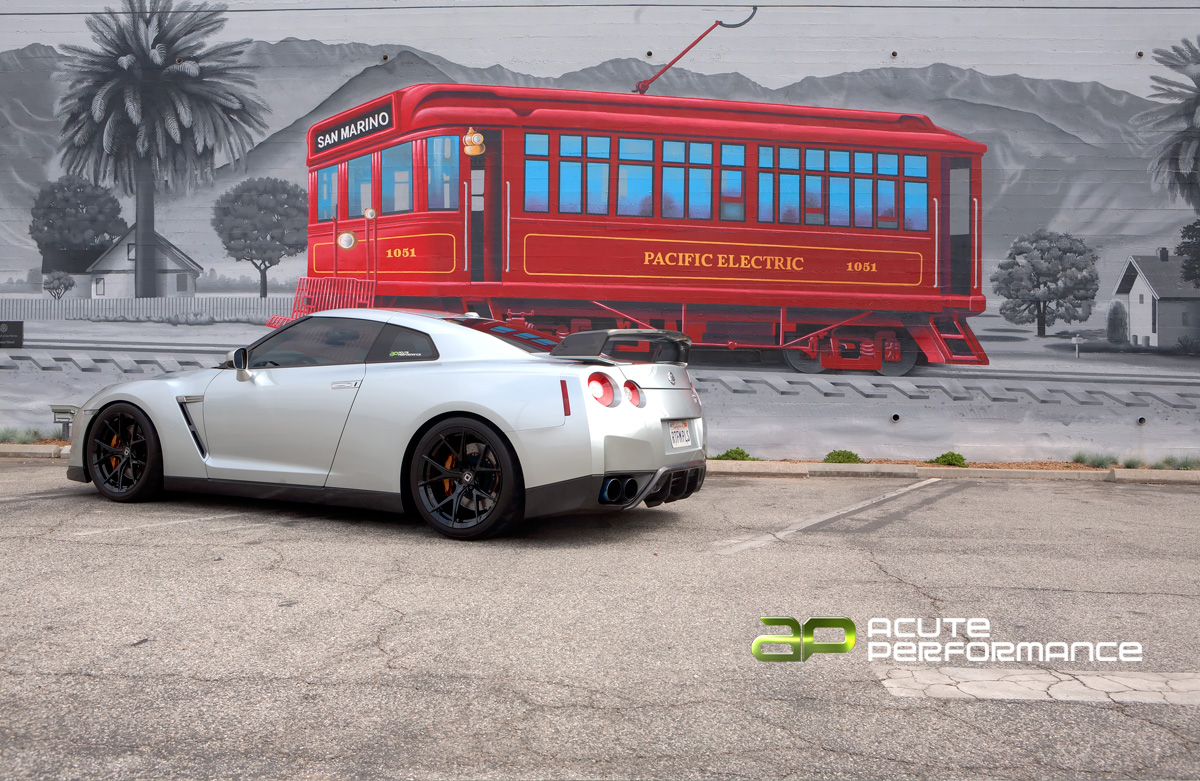 2013 Nissan GT-R photo