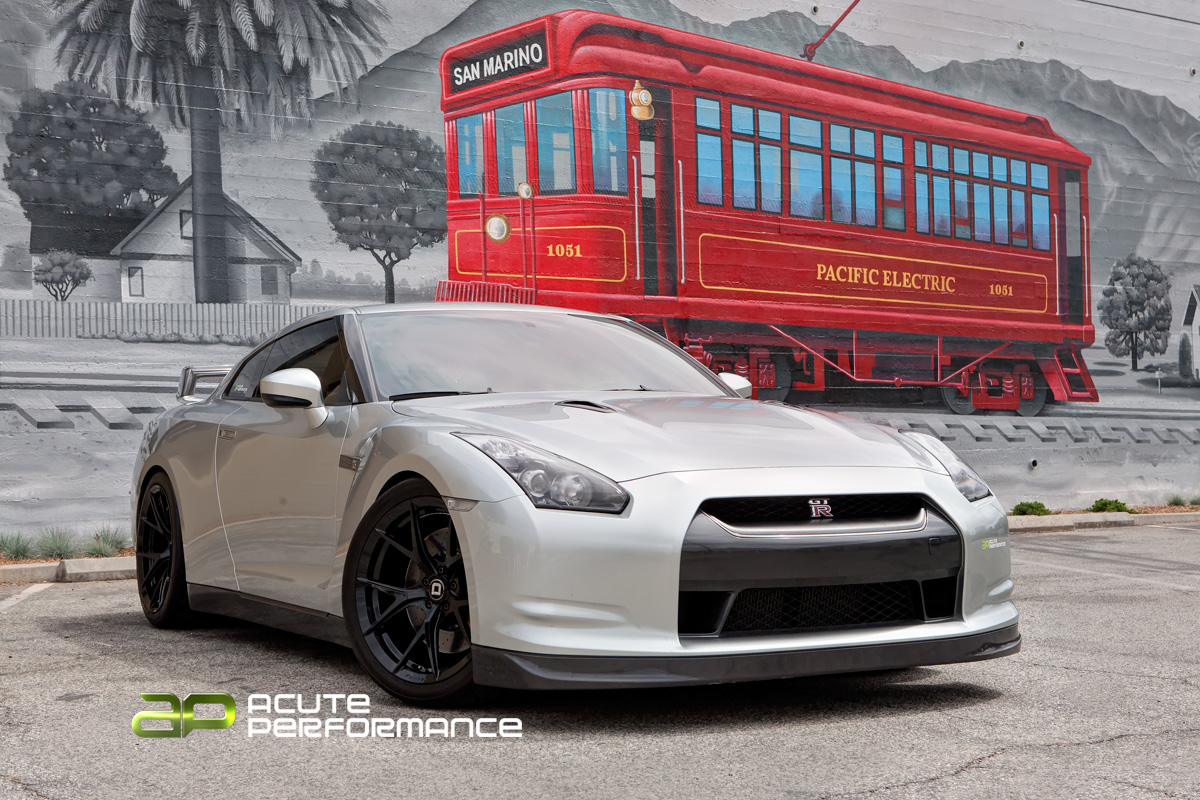2013 Nissan GT-R photo