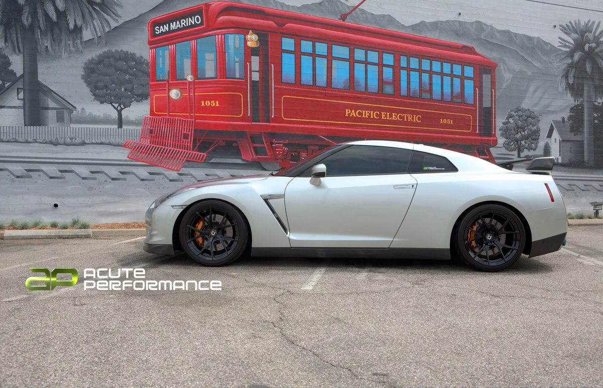 2013 Nissan GT-R photo