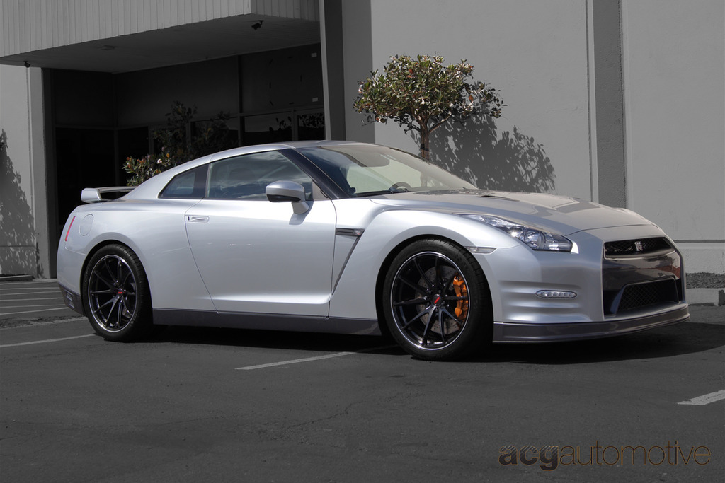 2015 Nissan GT-R photo