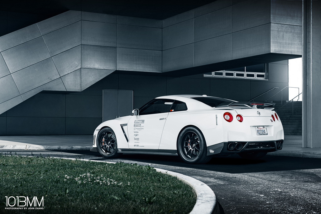 2015 Nissan GT-R photo