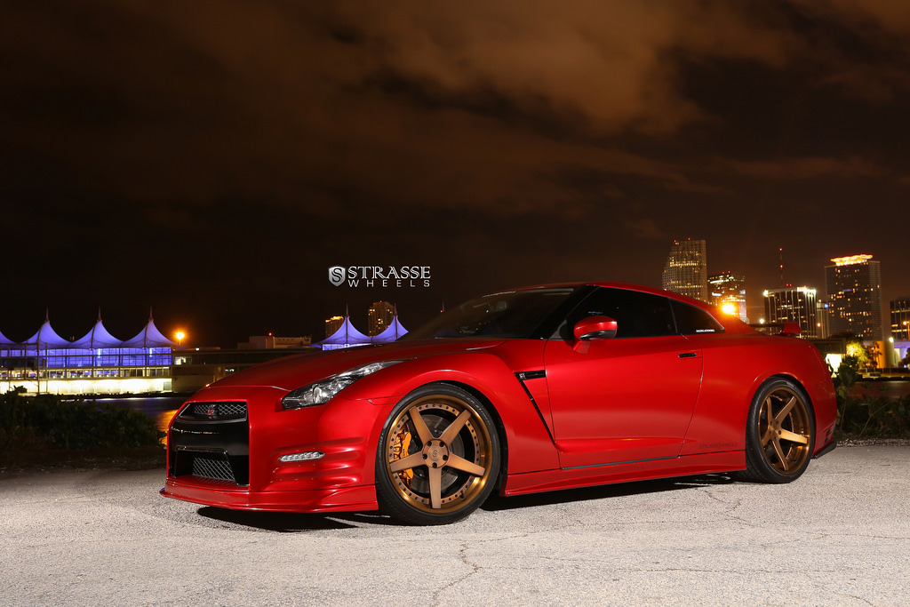 2015 Nissan GT-R photo