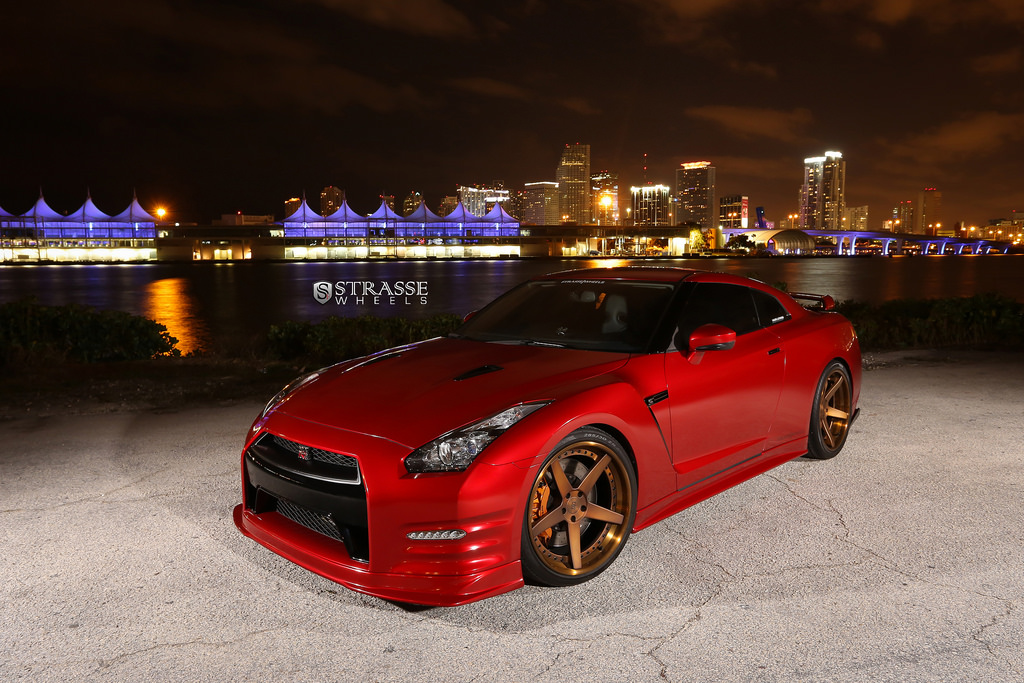2015 Nissan GT-R photo