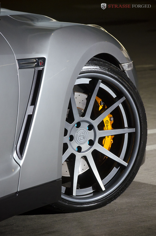 2015 Nissan GT-R photo