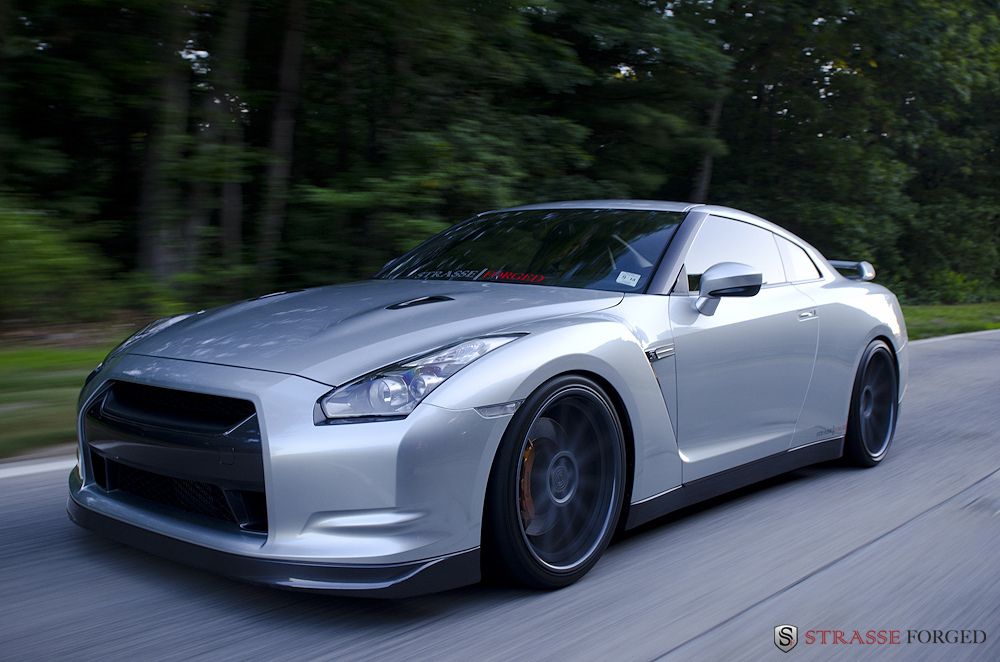 2015 Nissan GT-R photo