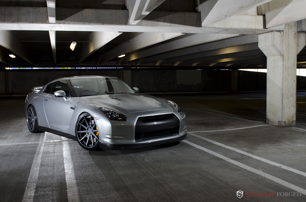 2015 Nissan GT-R photo