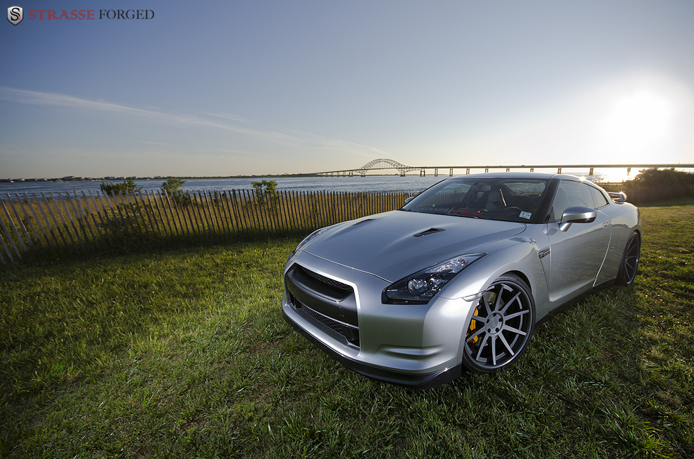 2015 Nissan GT-R photo