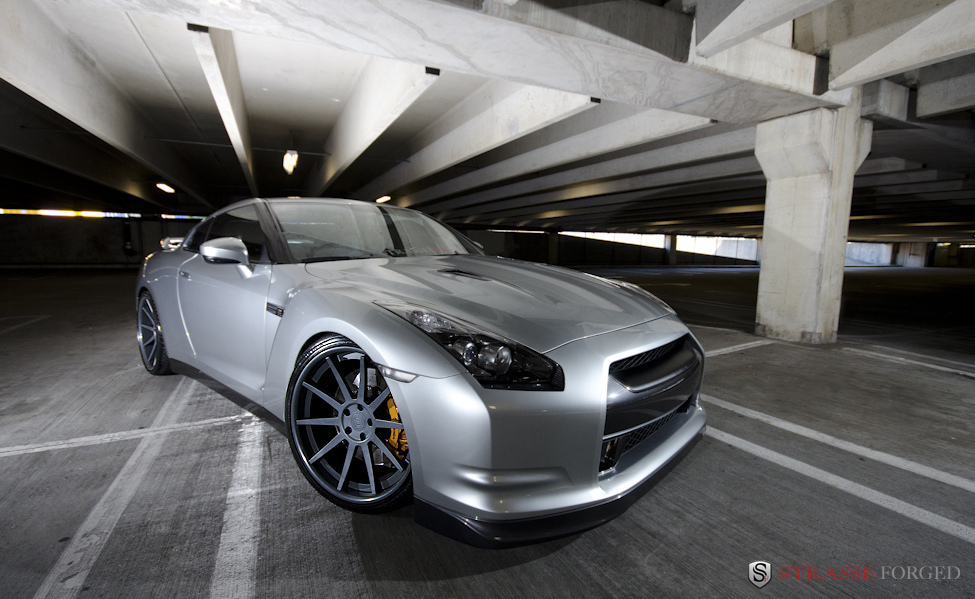 2015 Nissan GT-R photo