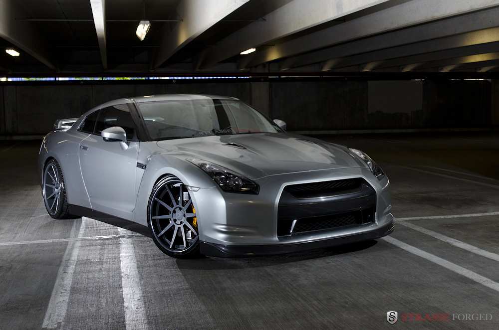 2015 Nissan GT-R photo