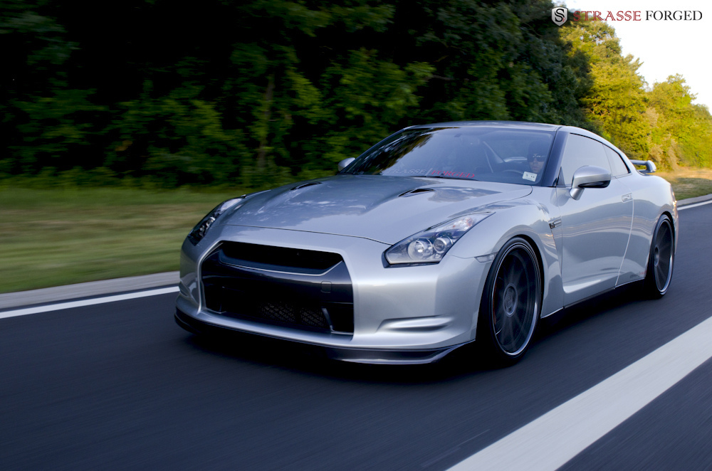 2015 Nissan GT-R photo