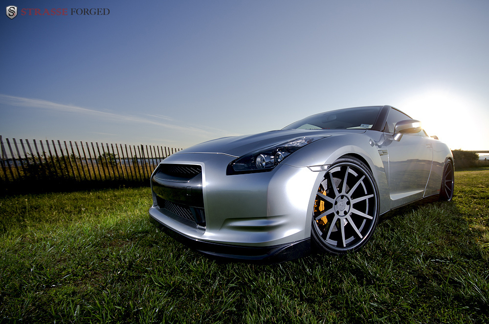 2015 Nissan GT-R photo
