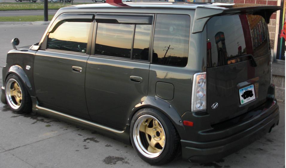 2005 Scion xB photo