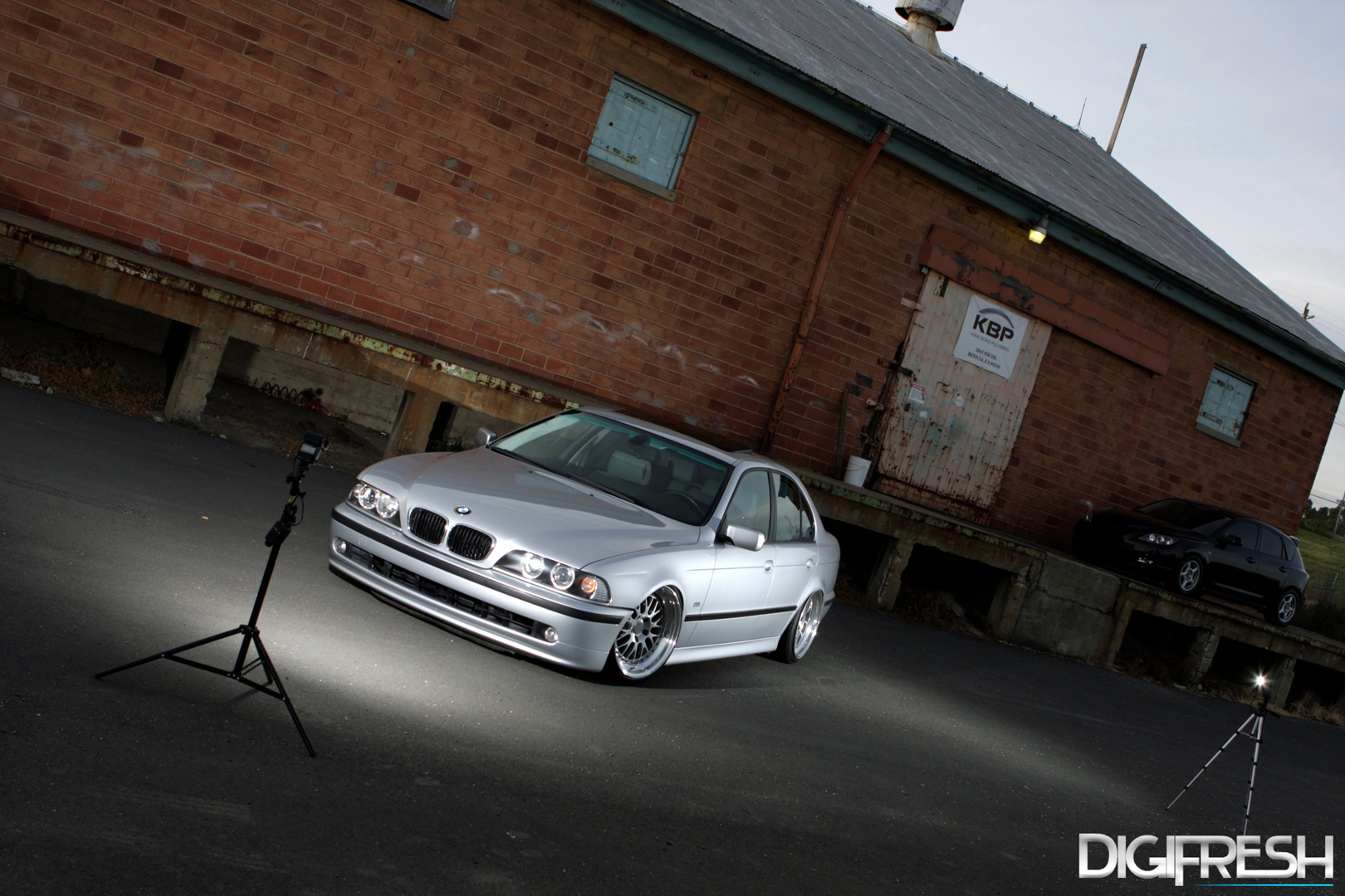 2000 BMW 528 photo