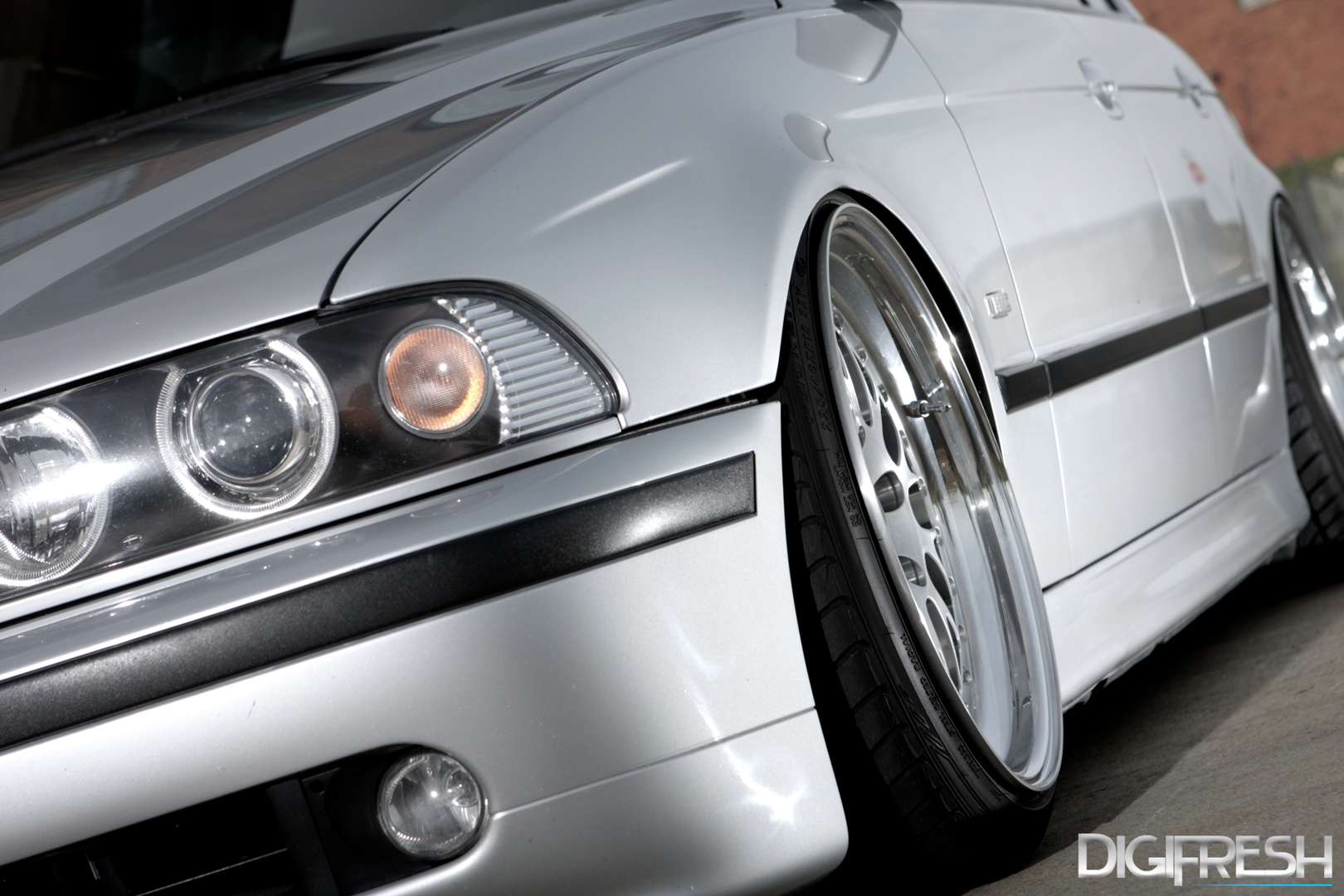 2000 BMW 528 photo