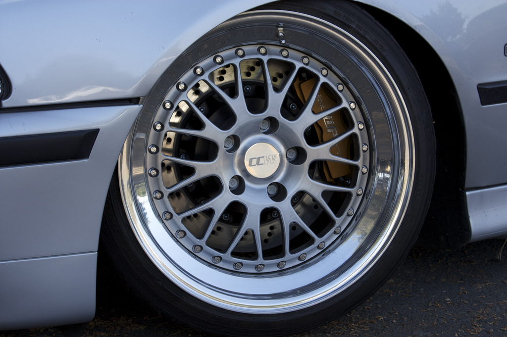 2000 BMW 528 photo