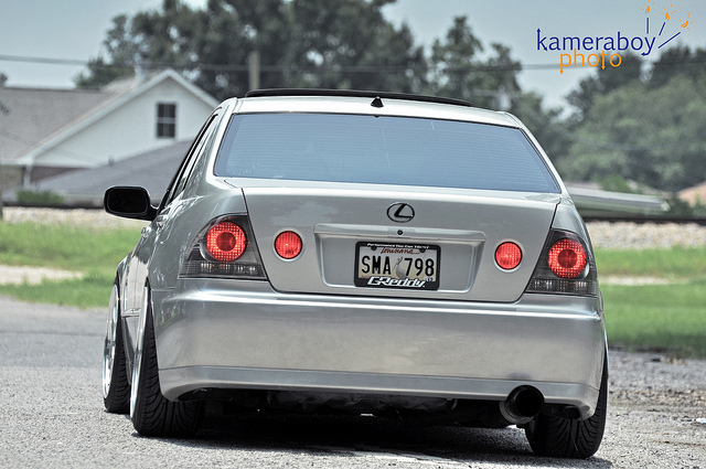 2001 Lexus IS 300 photo