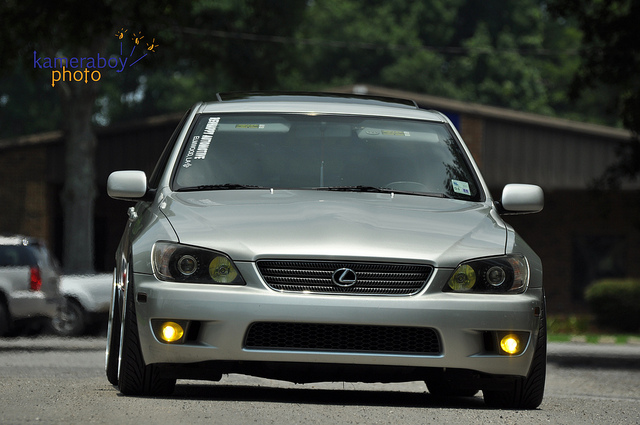2001 Lexus IS 300 photo