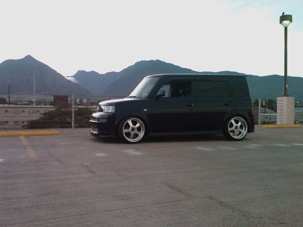 2005 Scion xB photo