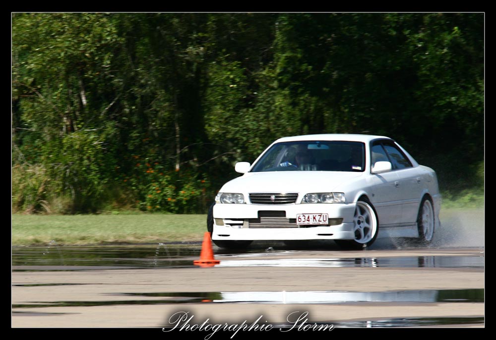 1998 Toyota Chaser photo
