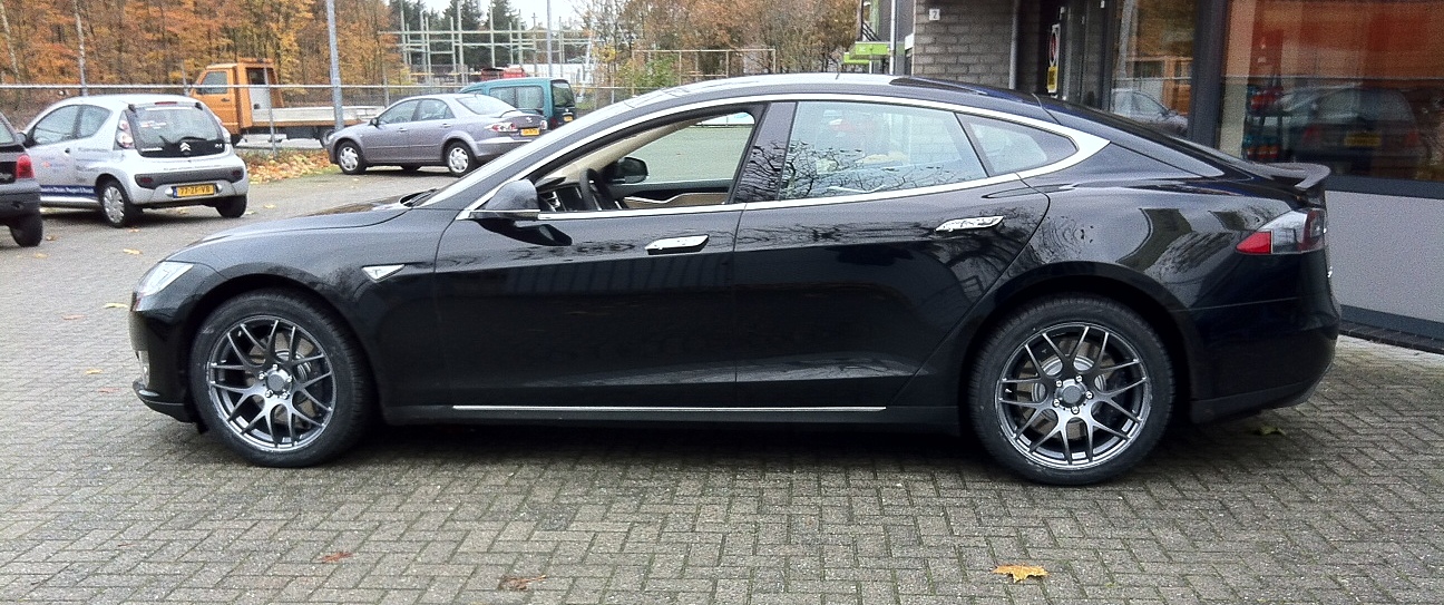 2013 Tesla Model S photo