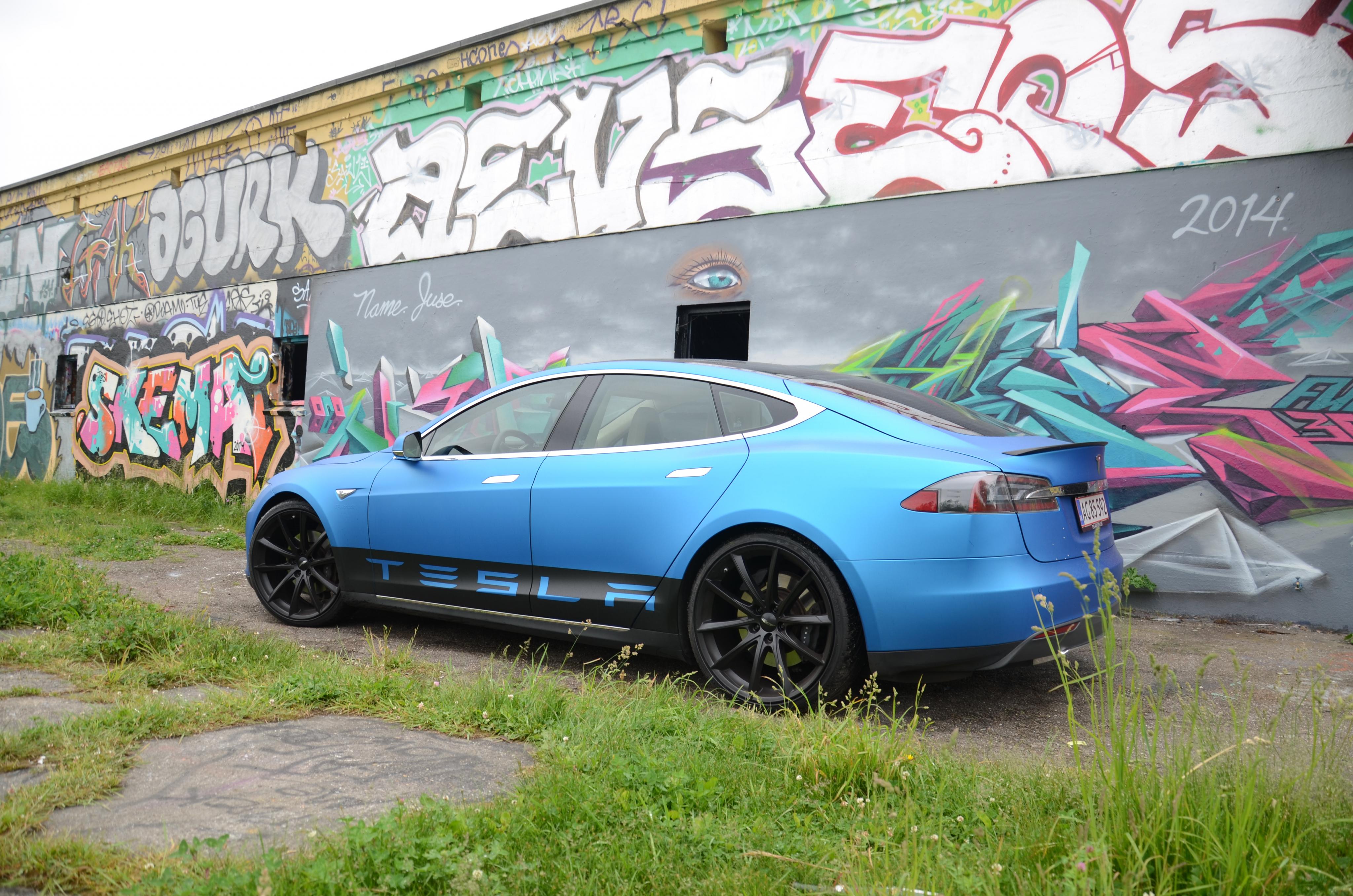 2014 Tesla Model S photo