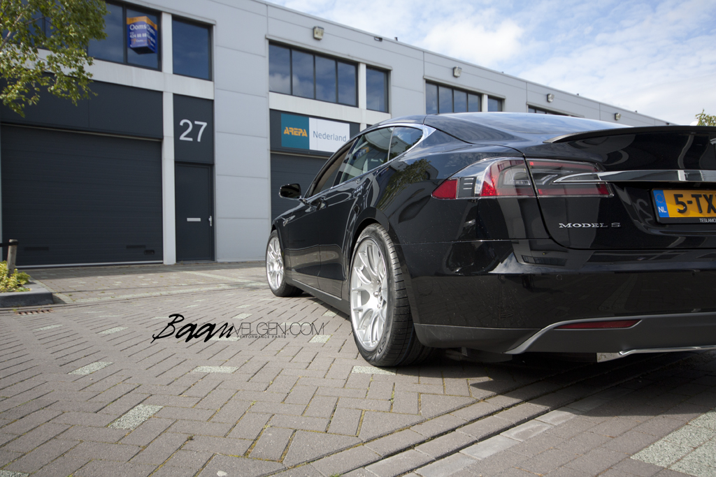 2014 Tesla Model S photo