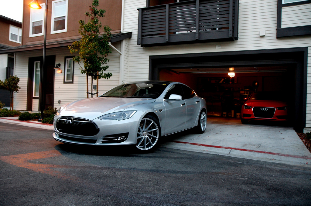 2014 Tesla Model S photo