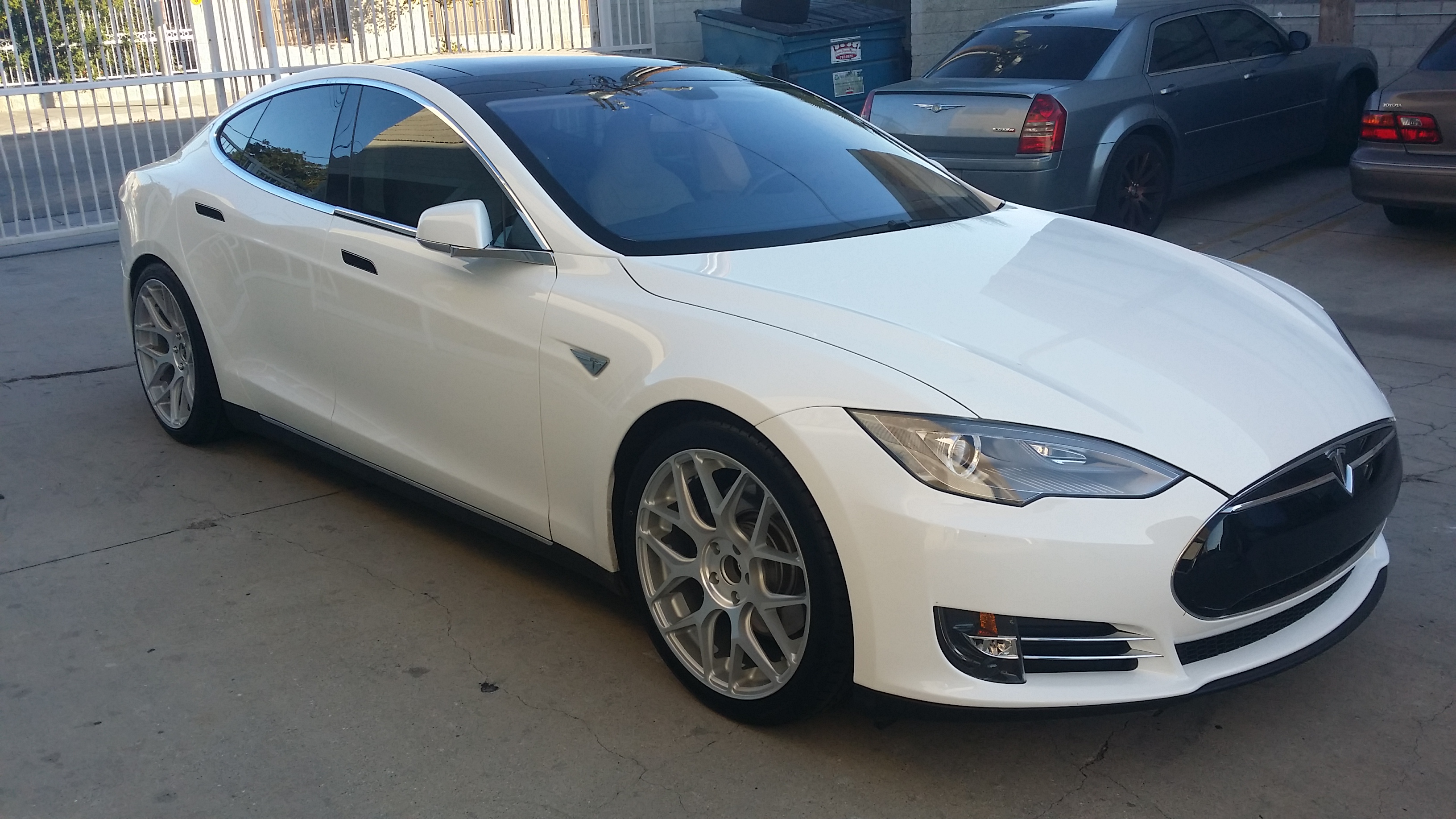 2015 Tesla Model S photo