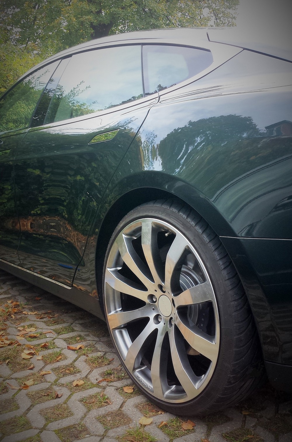 2015 Tesla Model S photo