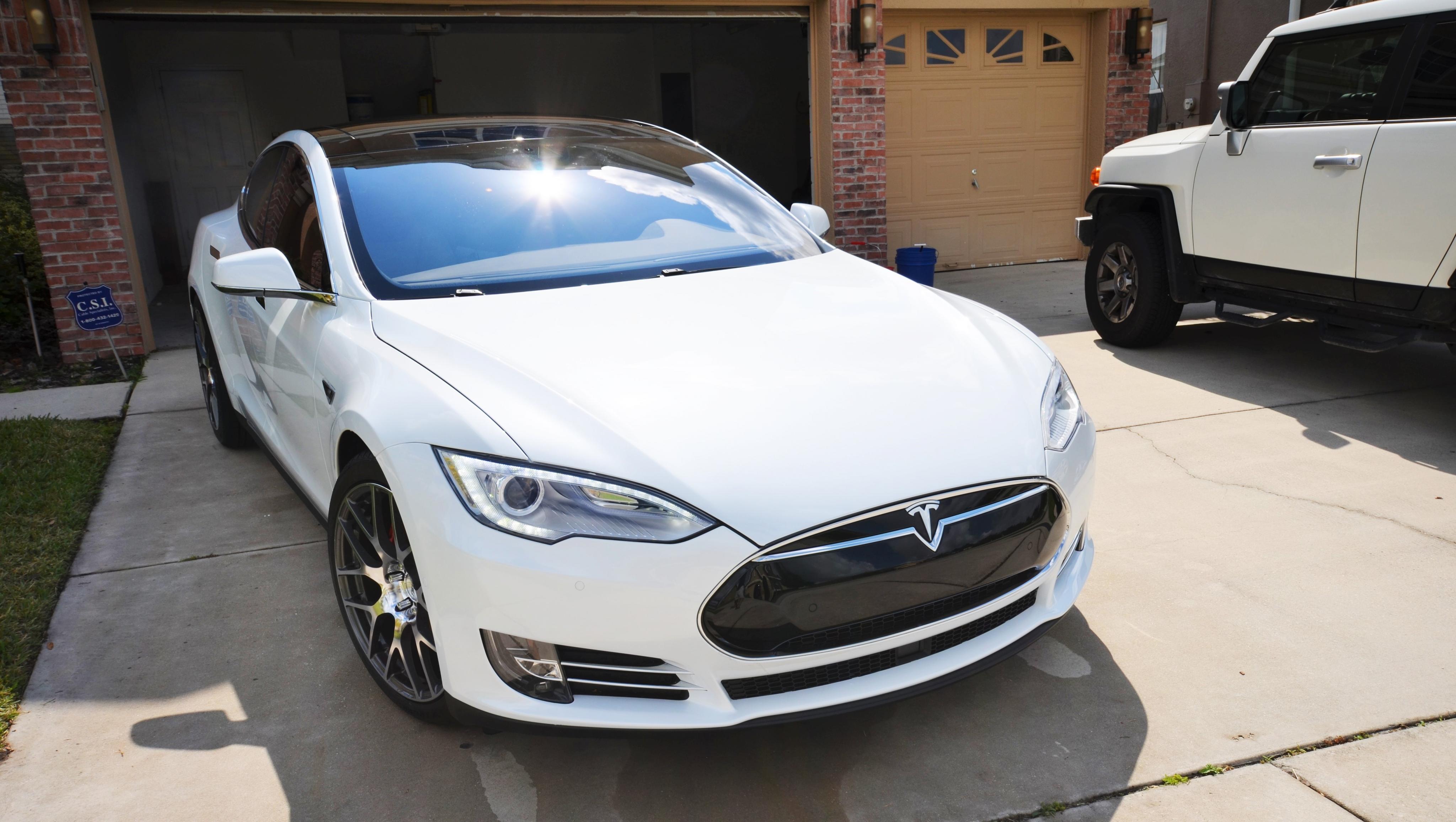 2014 Tesla Model S photo