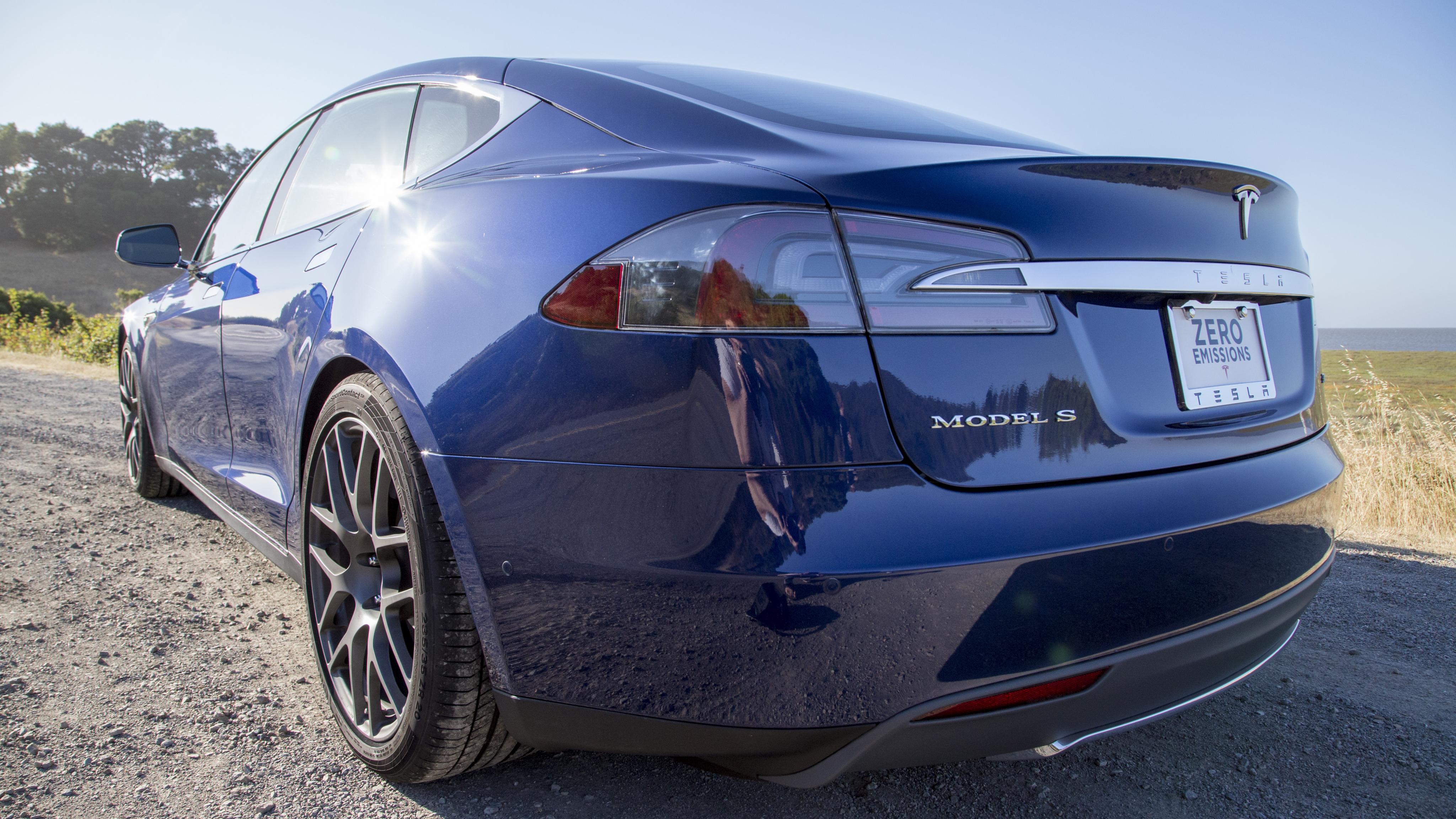2015 Tesla Model S photo