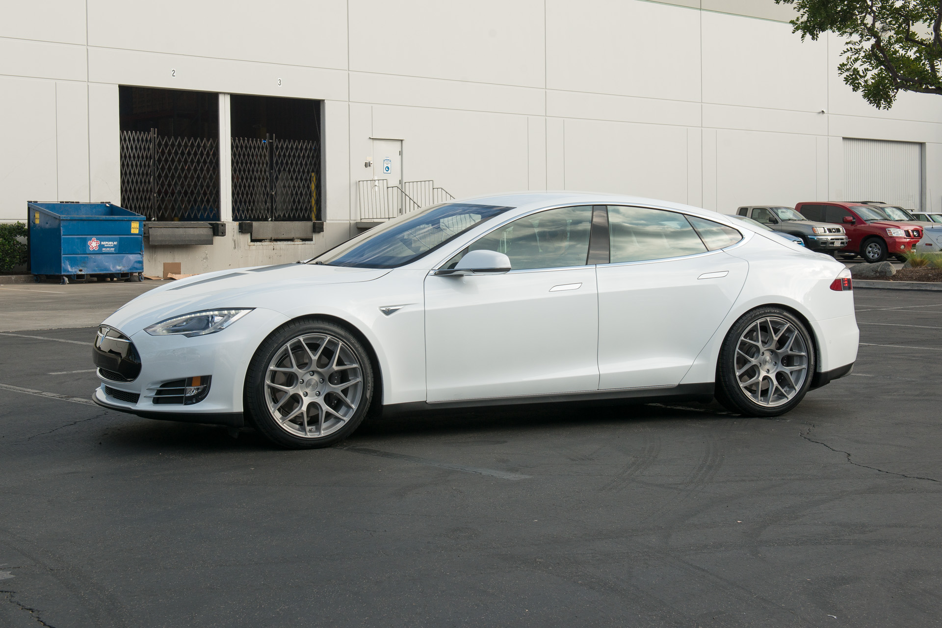 2015 Tesla Model S photo