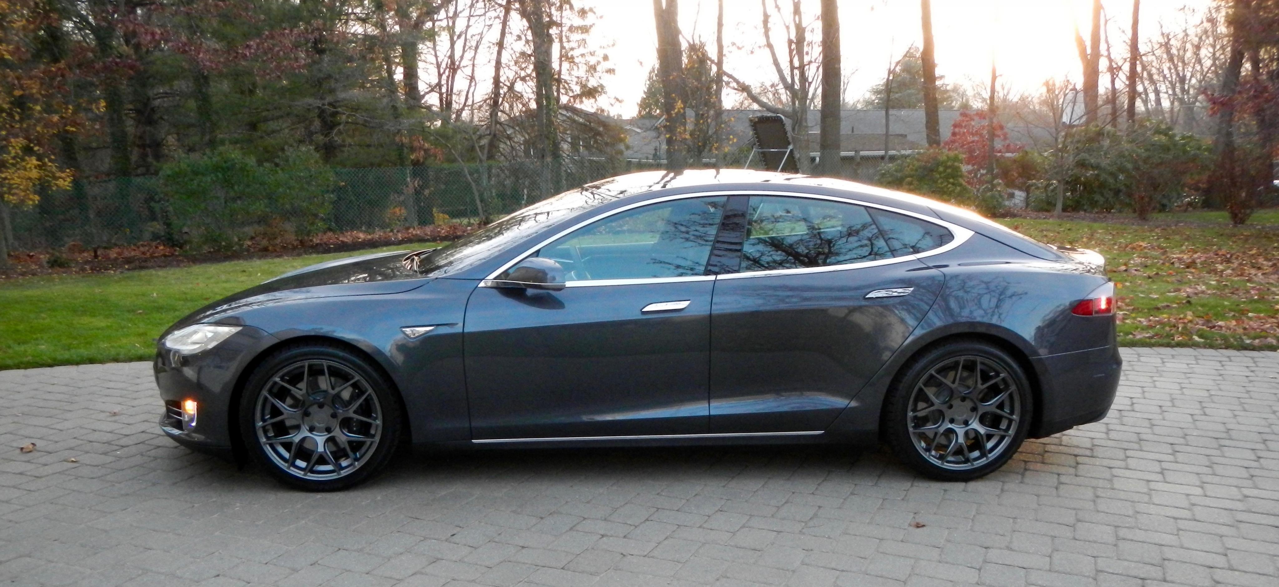 2014 Tesla Model S photo