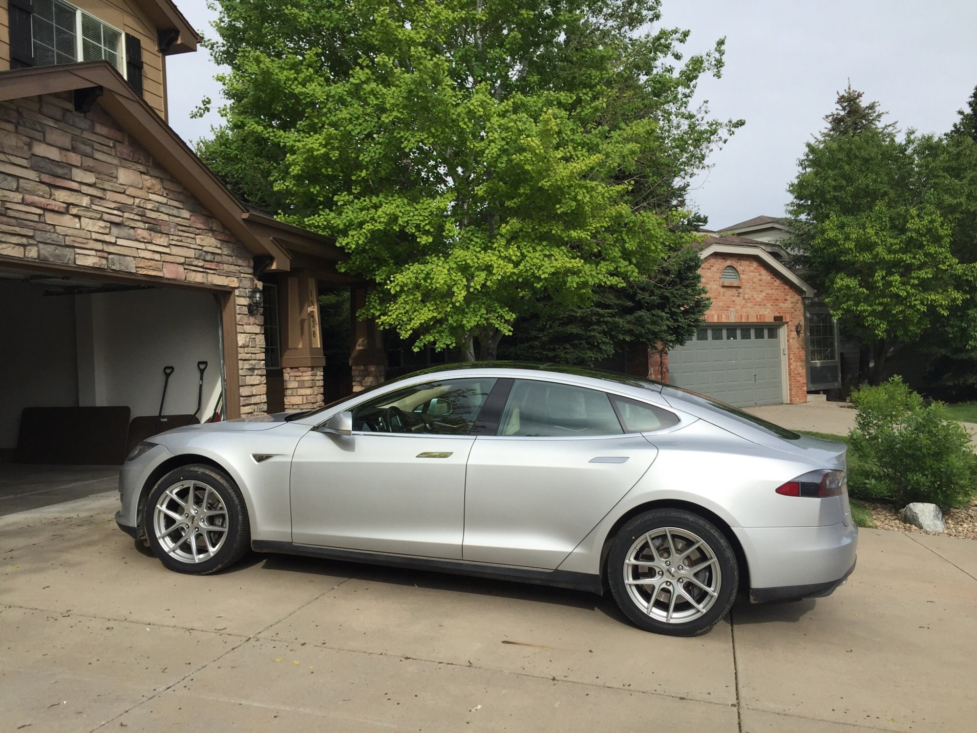 2015 Tesla Model S photo