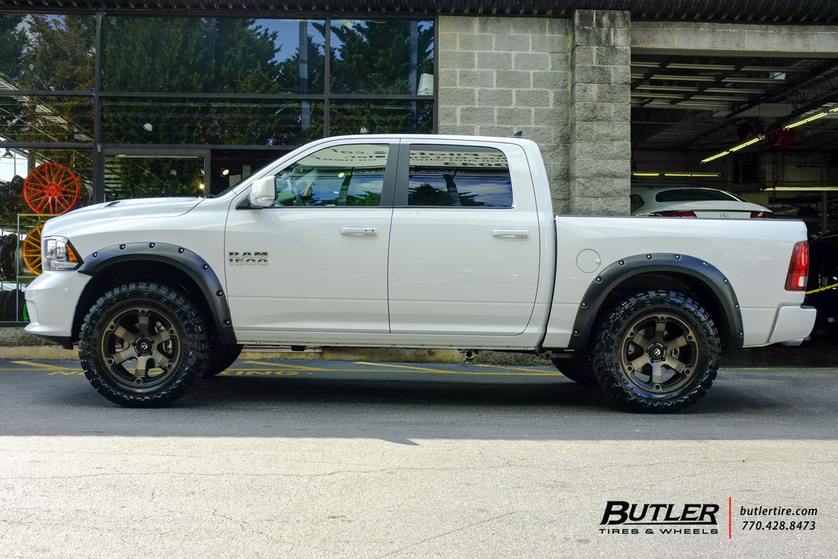 2015 RAM 1500 photo