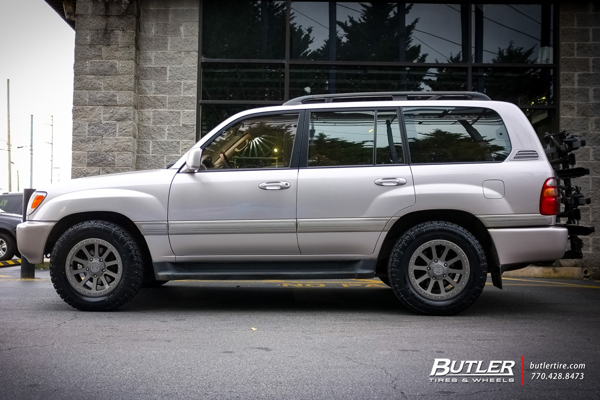2003 Toyota Land Cruiser photo
