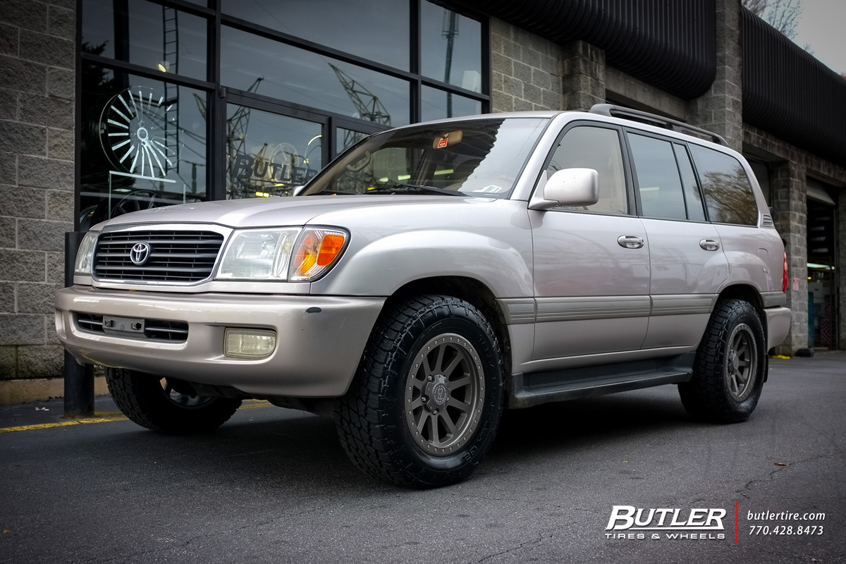 2003 Toyota Land Cruiser photo