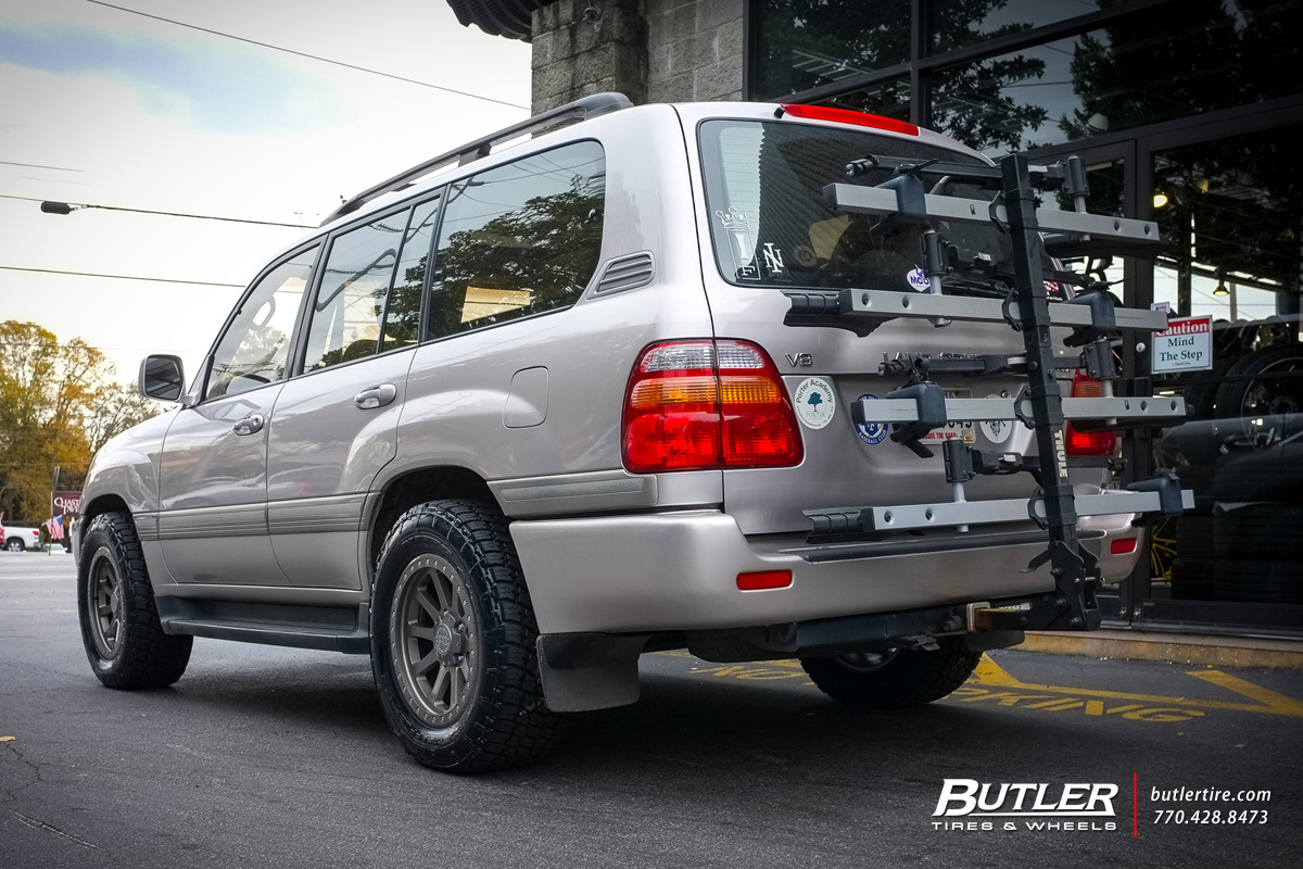 2003 Toyota Land Cruiser photo