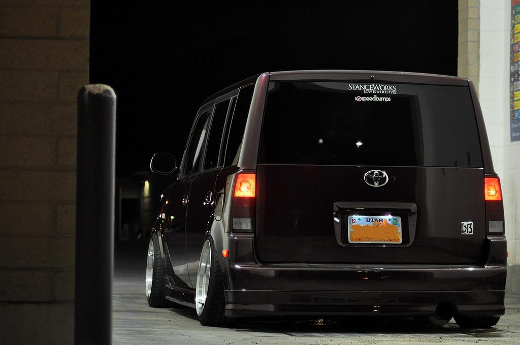 2005 Scion xB photo