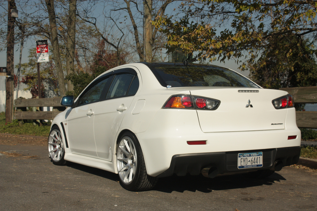 2012 Mitsubishi Lancer Evolution photo