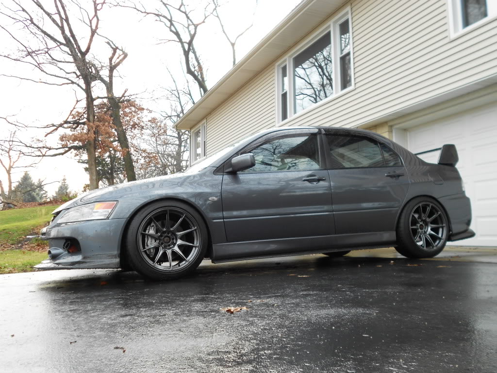 2004 Mitsubishi Lancer Evolution photo