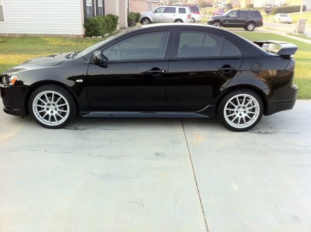 2011 Mitsubishi Lancer Evolution photo