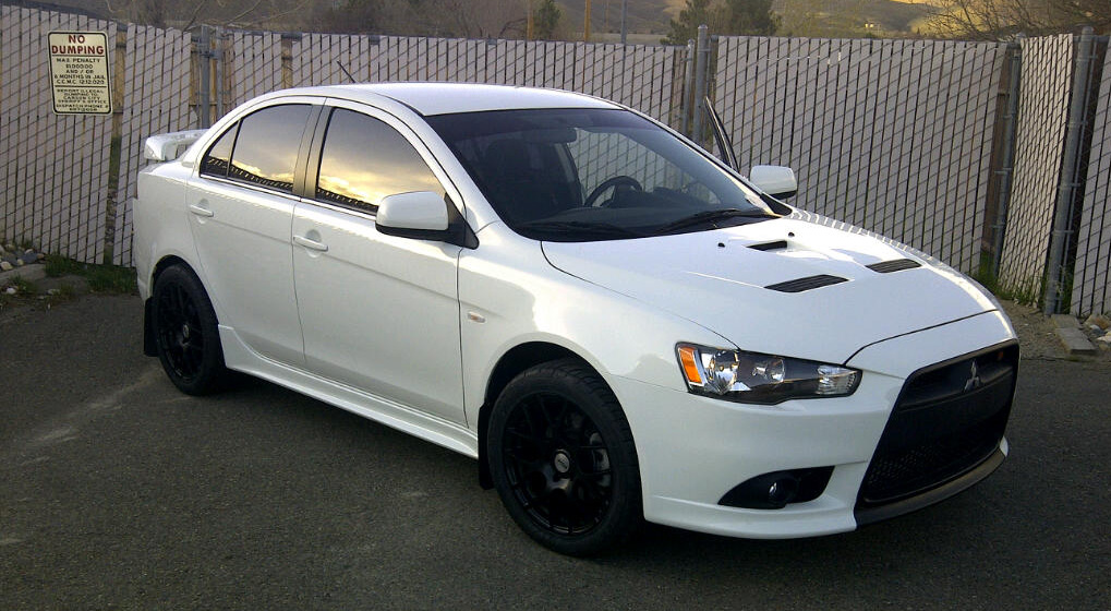 2010 Mitsubishi Lancer Evolution photo