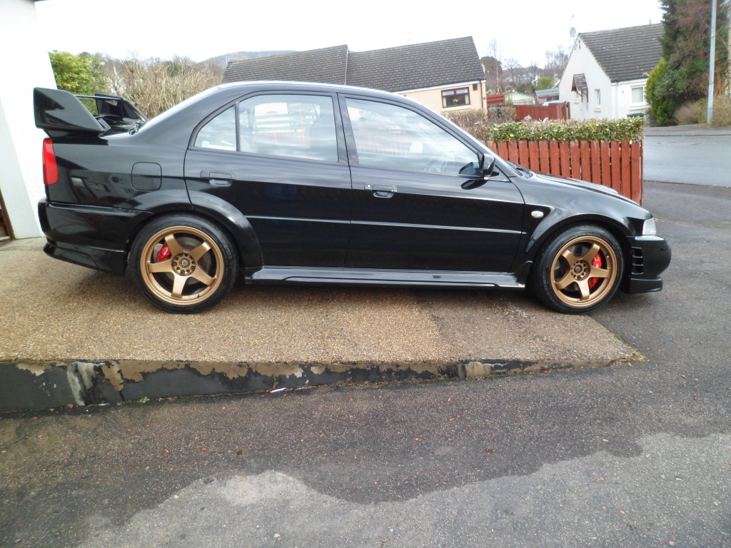2005 Mitsubishi Lancer Evolution photo