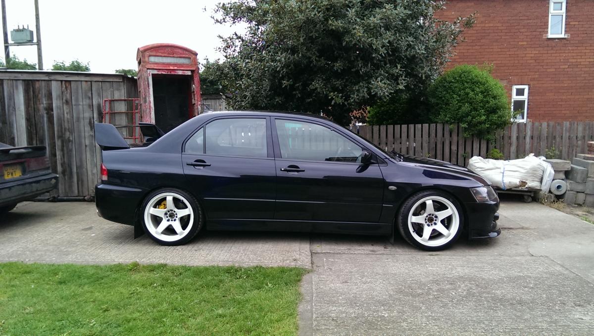 2004 Mitsubishi Lancer Evolution photo