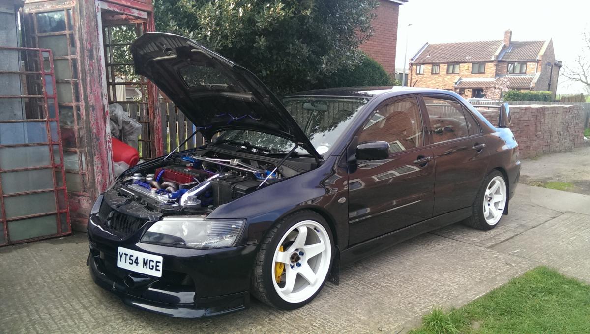 2004 Mitsubishi Lancer Evolution photo
